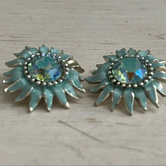 Weiss Vintage Light Blue Enamel AB Rhinestone 1940s Brooch and Earrings Set - Picture 7 of 16